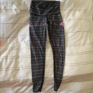 TEEKI “Reflection” yoga hot pant leggings